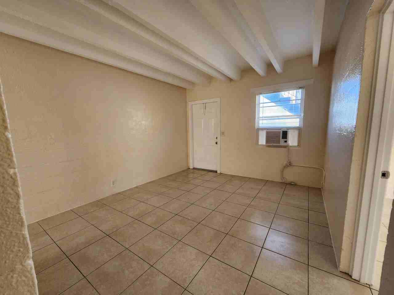 512 19th St #2 - Photo 3 of 10