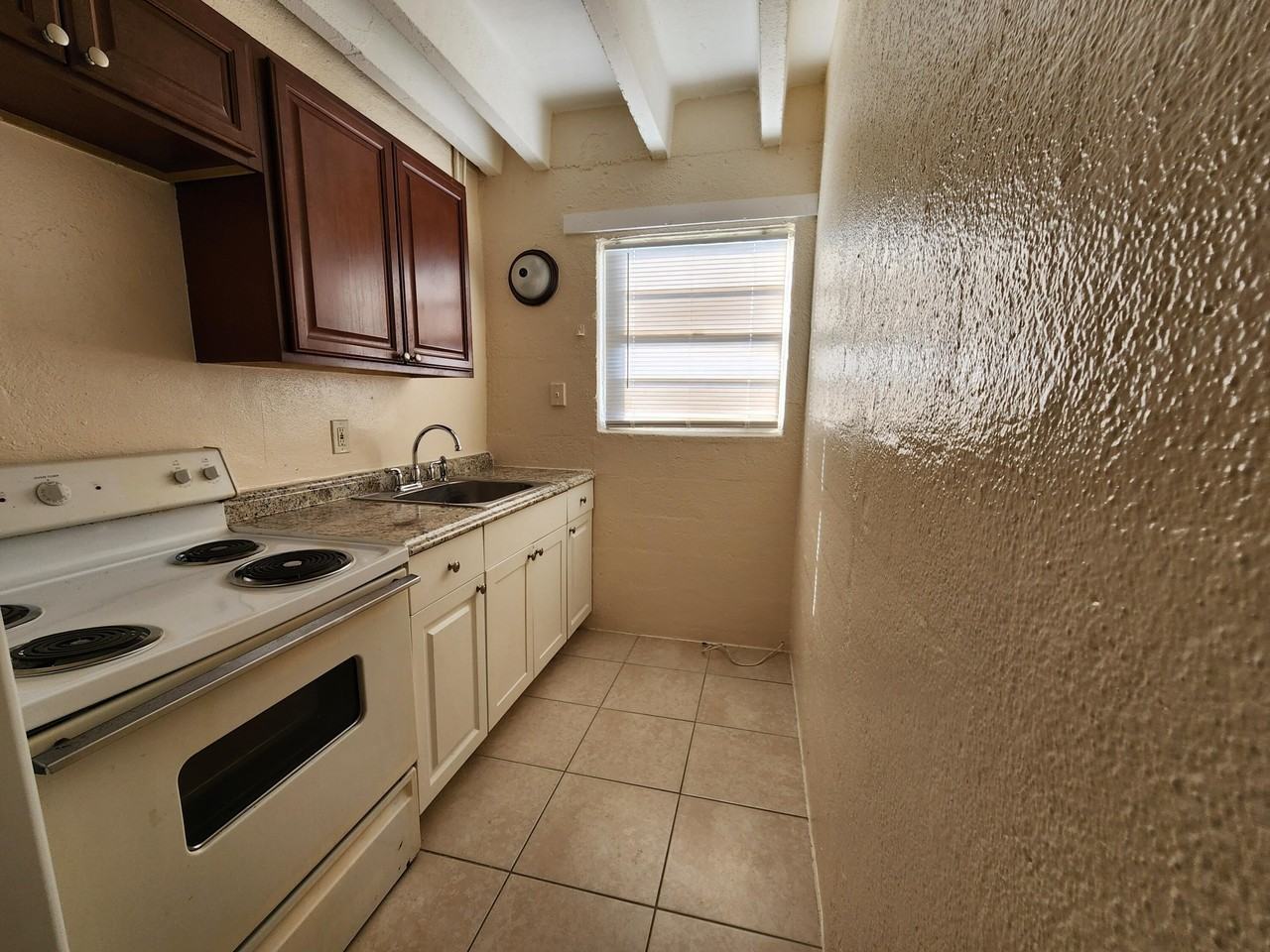 512 19th St #2 - Photo 4 of 10