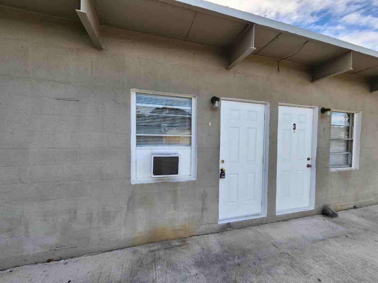 620 20th St #4 - Photo 2 of 9