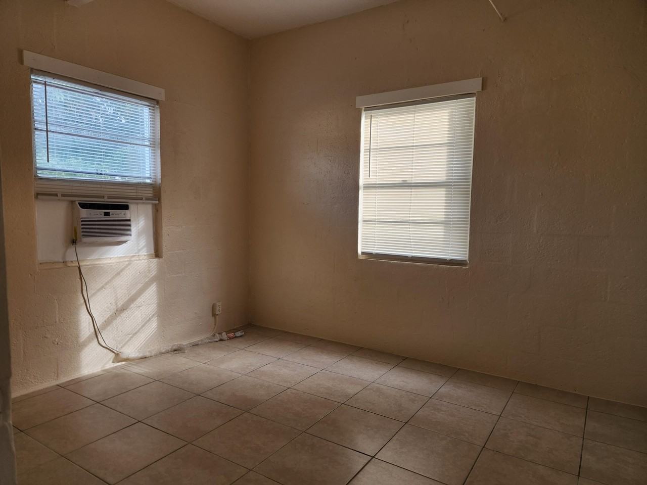 620 20th St #4 - Photo 6 of 9