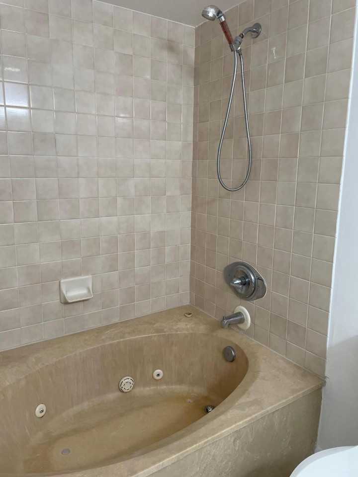 3666 Victoria Dr - Photo 4 of 12