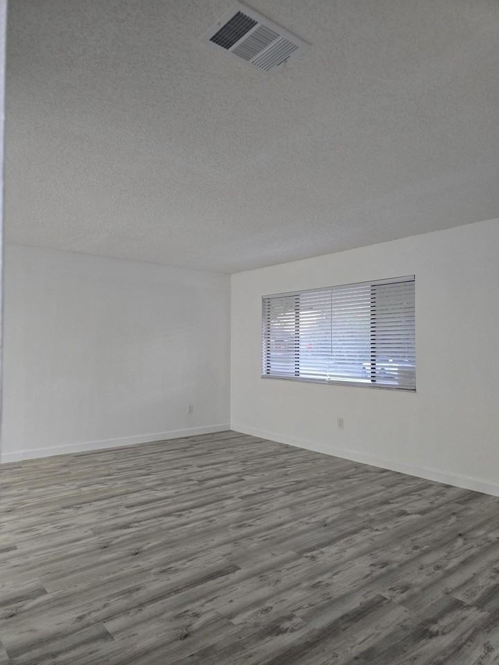 1418 Paley Cir Se - Photo 3 of 11