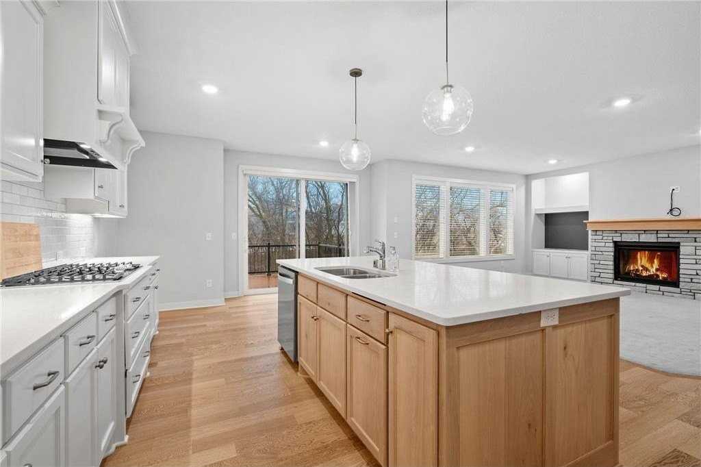 18700 61st Ave N - Photo 5 of 31