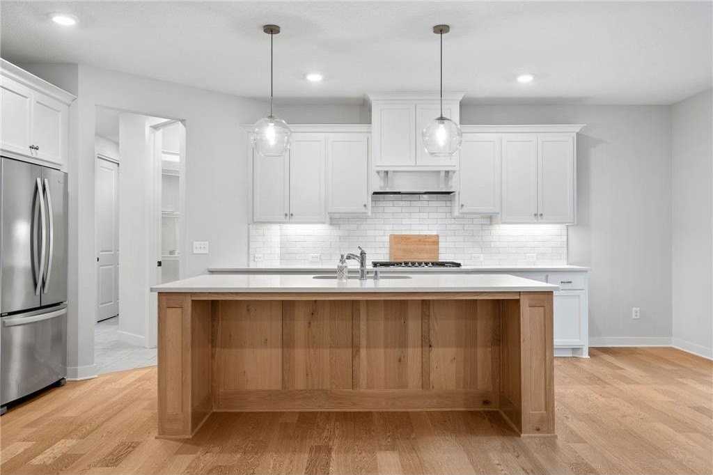 18700 61st Ave N - Photo 7 of 31