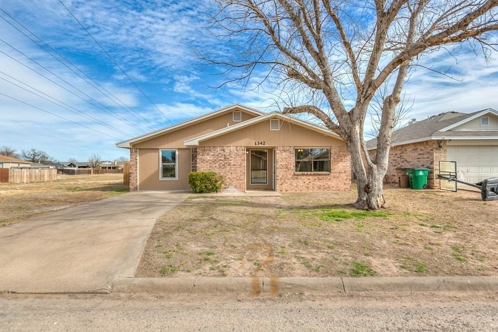 1342 Fox Hollow St - Photo 2 of 14