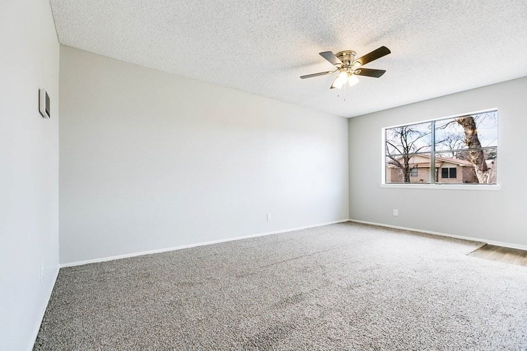 1342 Fox Hollow St - Photo 4 of 14