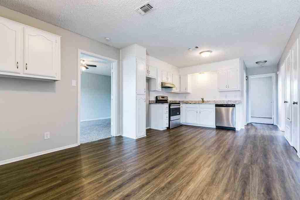 1342 Fox Hollow St - Photo 5 of 14