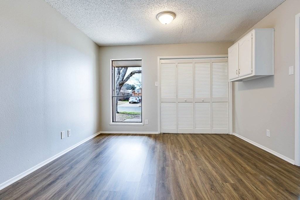 1342 Fox Hollow St - Photo 6 of 14