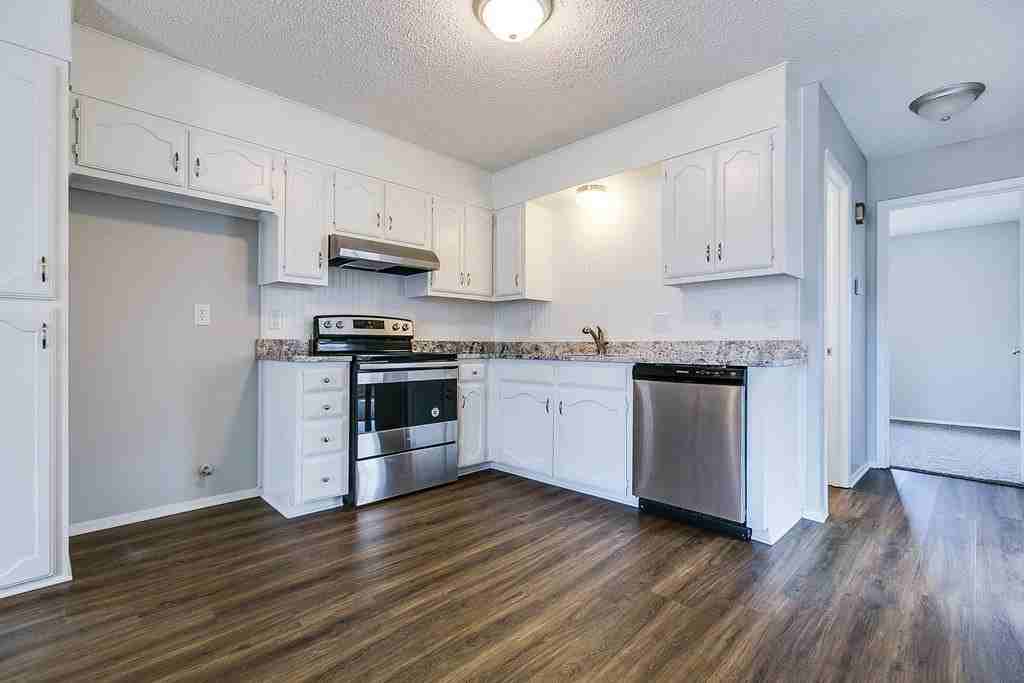 1342 Fox Hollow St - Photo 7 of 14