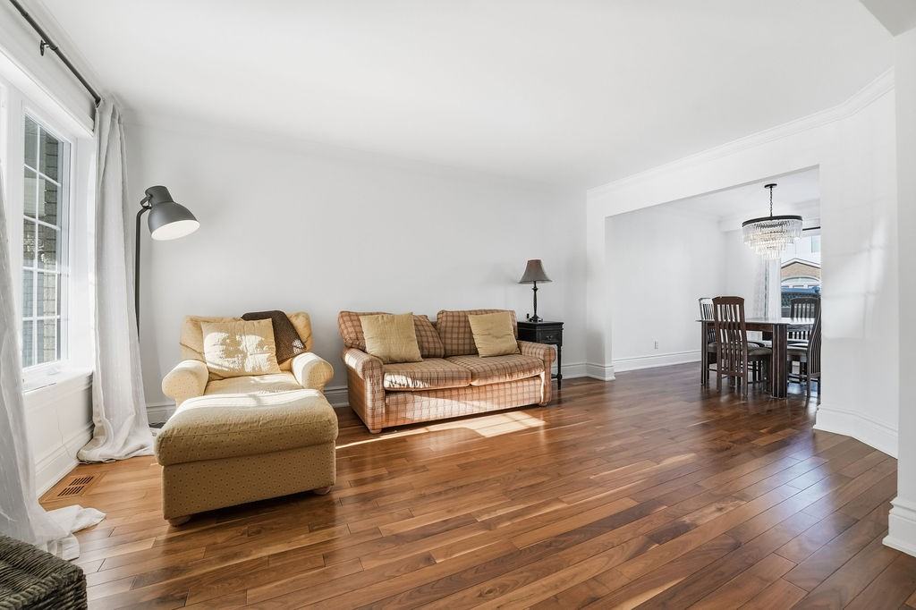 1633 Marley Crescent - Photo 3 of 36