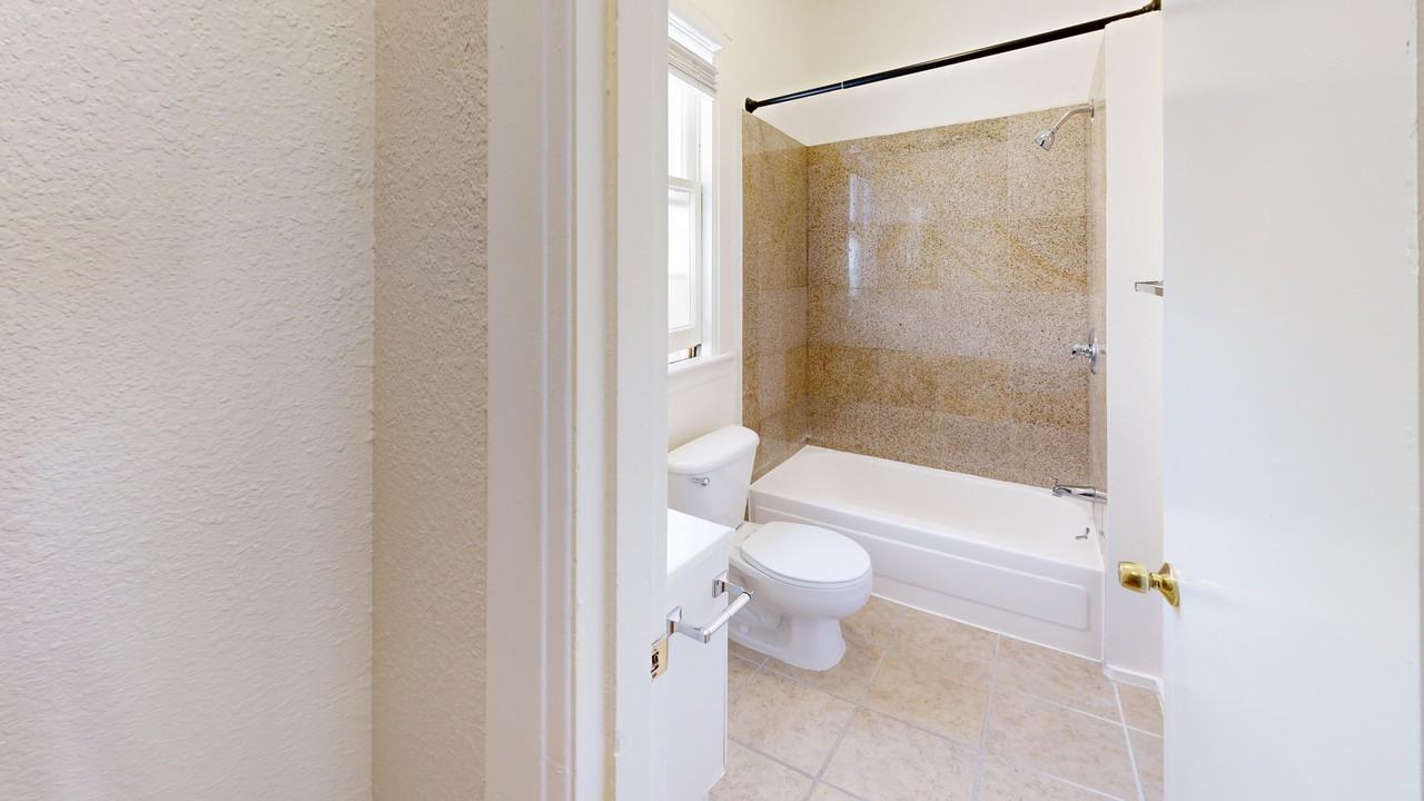 434 Leavenworth Street - Photo 5 of 32