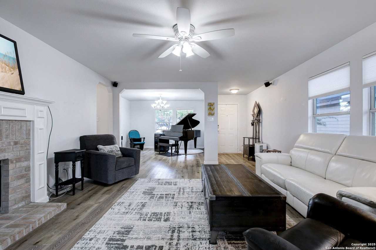 12622 Carriage Blvd - Photo 7 of 27