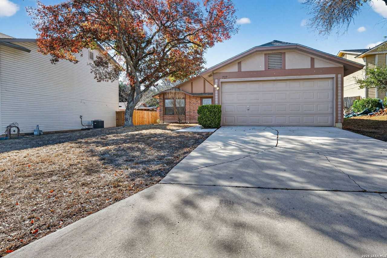 727 Cypressbrook Dr - Photo 2 of 32