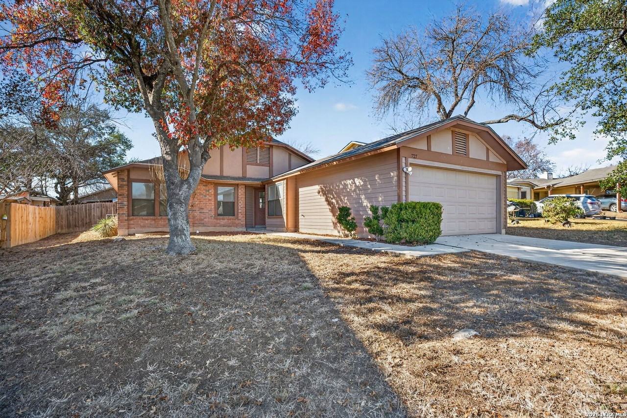 727 Cypressbrook Dr - Photo 3 of 32