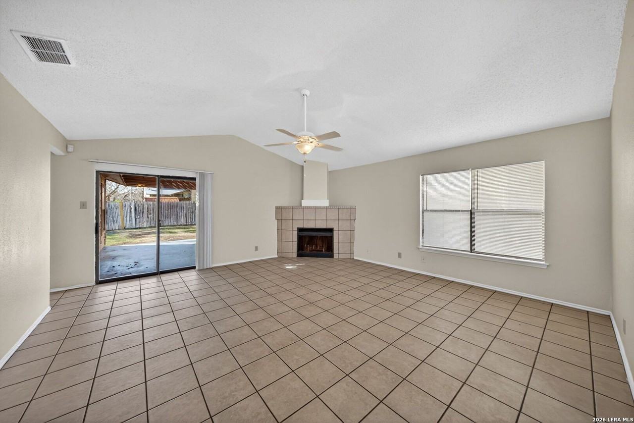 727 Cypressbrook Dr - Photo 7 of 32