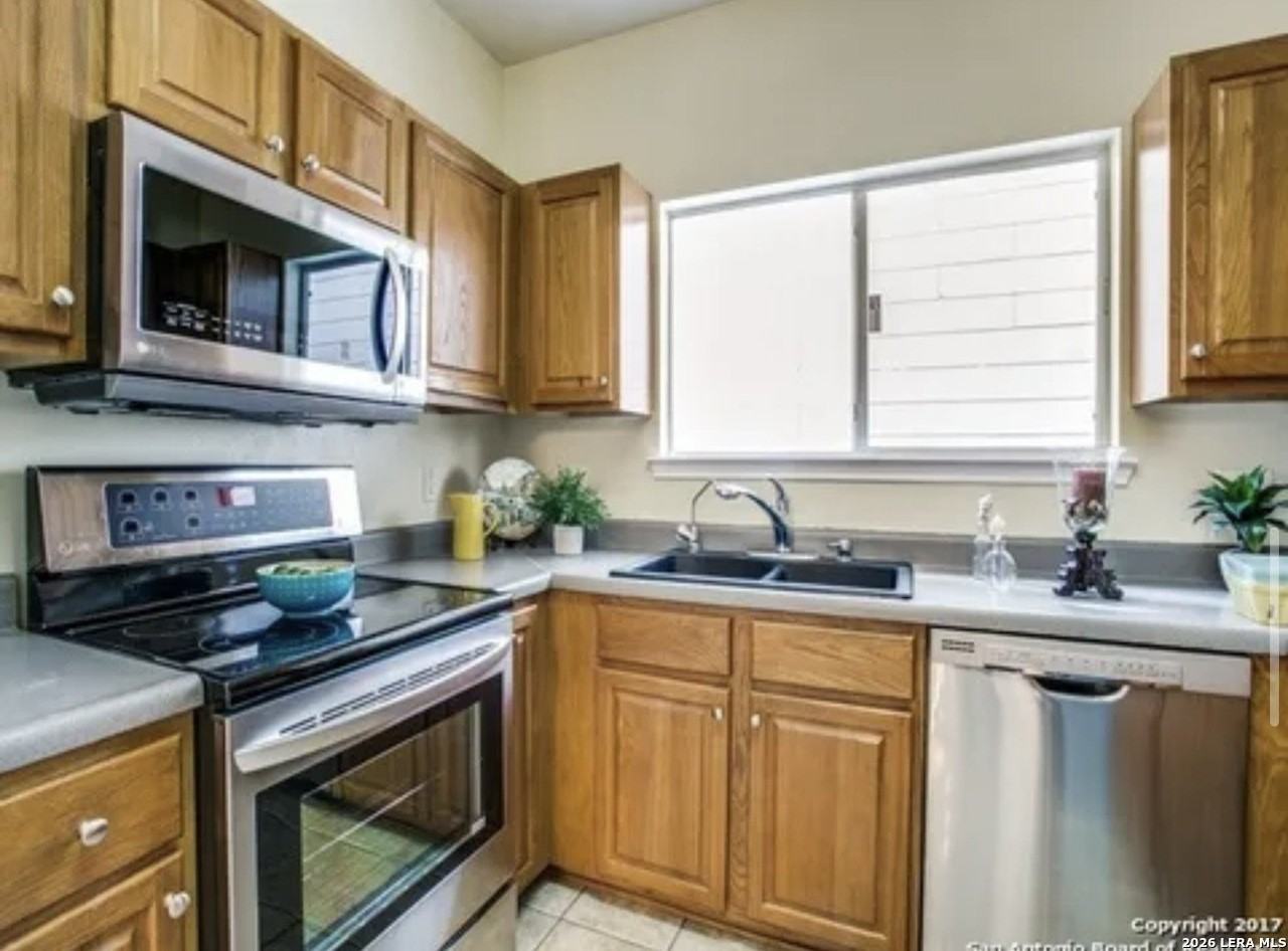 7714 Crown Mdws - Photo 3 of 8