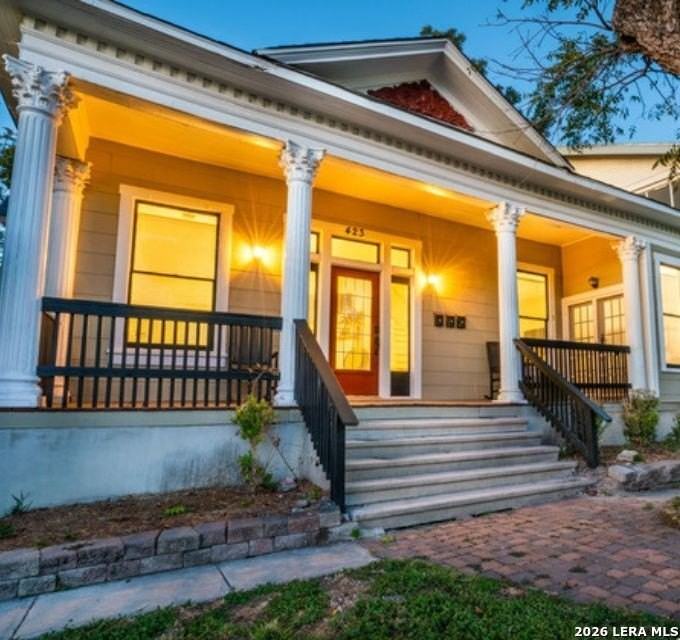 423 W Magnolia Ave Apt 1 #1 - Photo 2 of 16