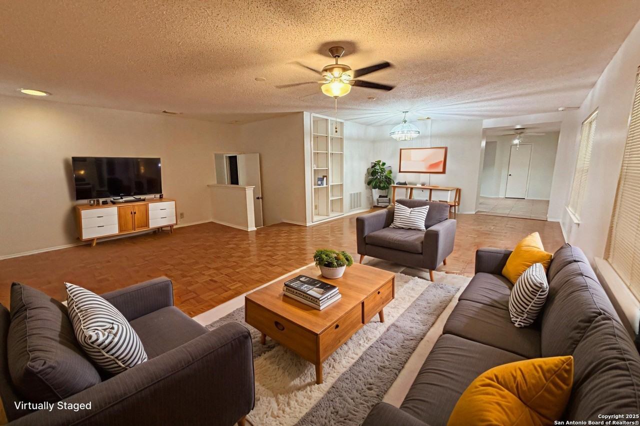 14218 Fairwayhill - Photo 2 of 23