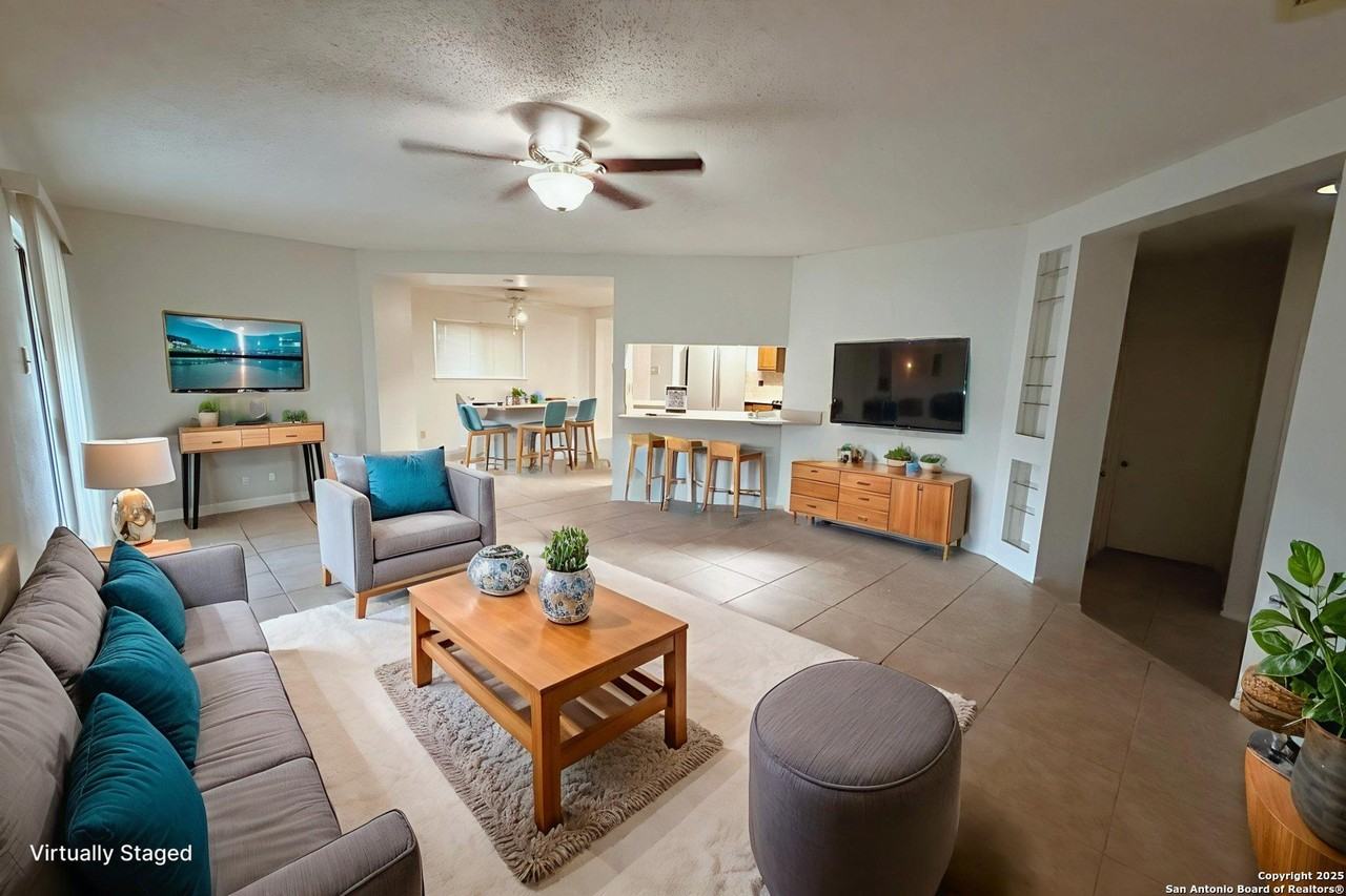 14218 Fairwayhill - Photo 4 of 23