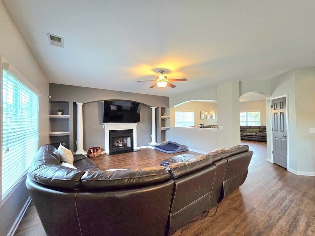 525 Batty Way - Photo 6 of 49