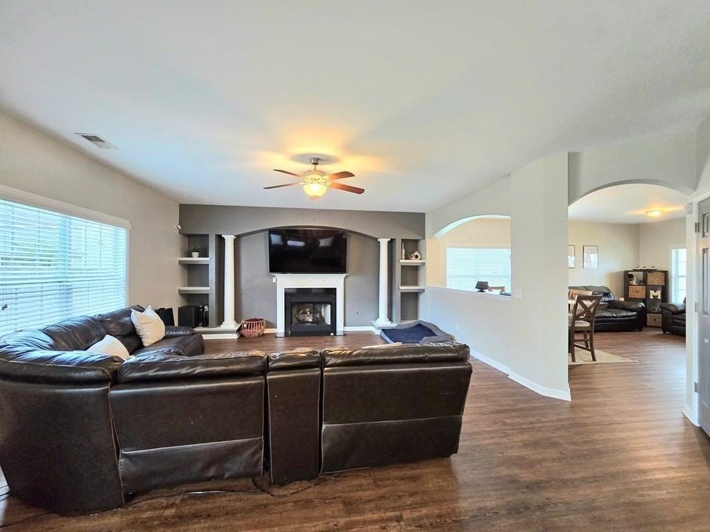 525 Batty Way - Photo 7 of 49