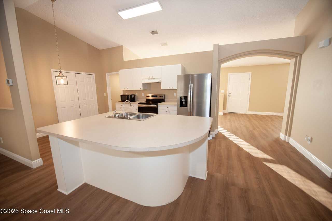 7525 Fringe Pl - Photo 2 of 28