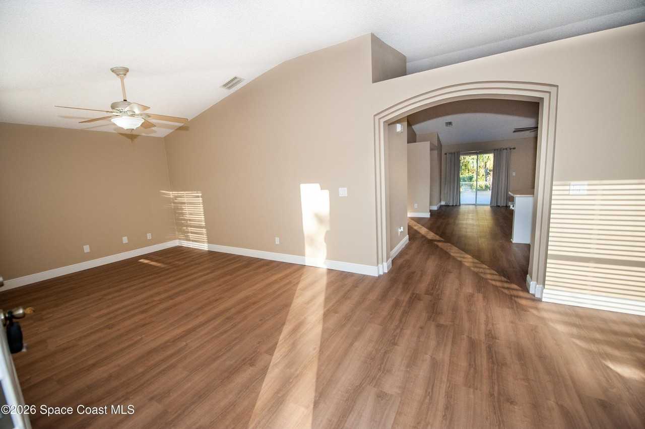 7525 Fringe Pl - Photo 5 of 28