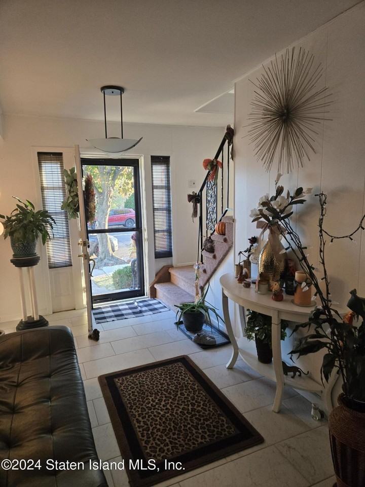 433 Barlow Ave - Photo 3 of 18