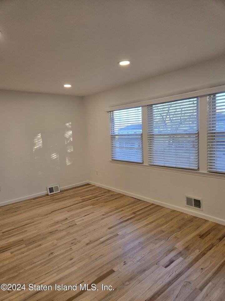 433 Barlow Ave - Photo 5 of 18