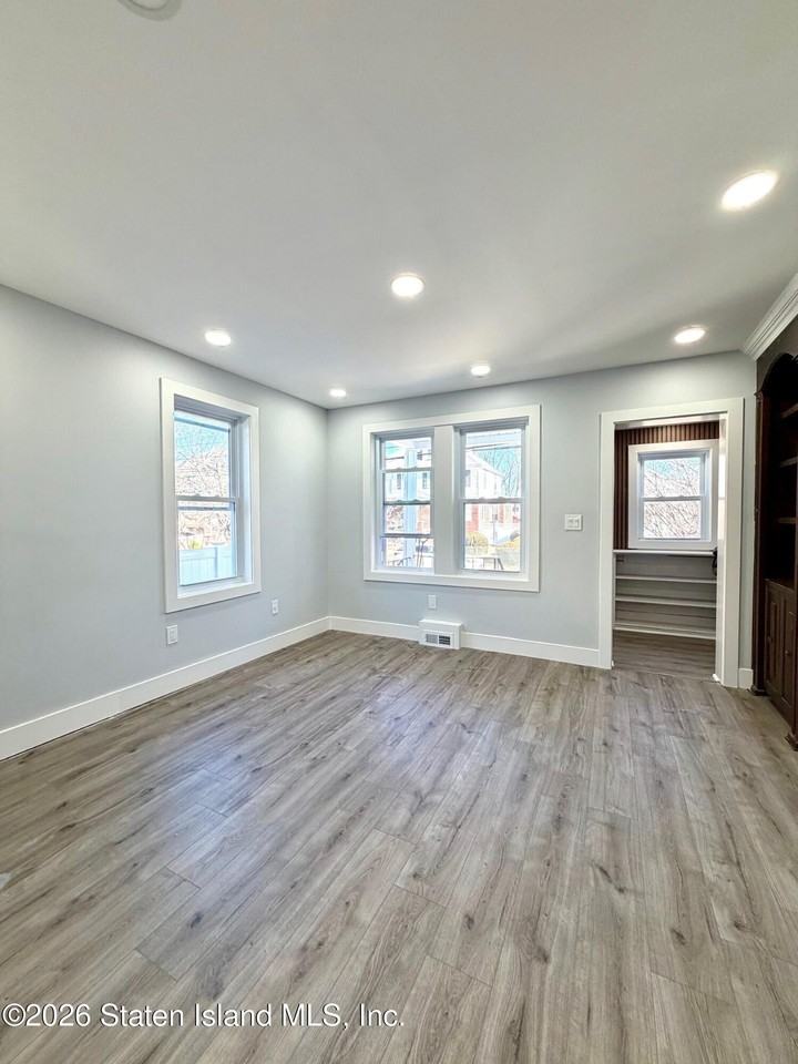 114 Sprague Ave - Photo 2 of 18