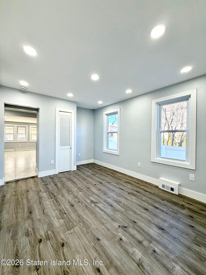 114 Sprague Ave - Photo 3 of 18