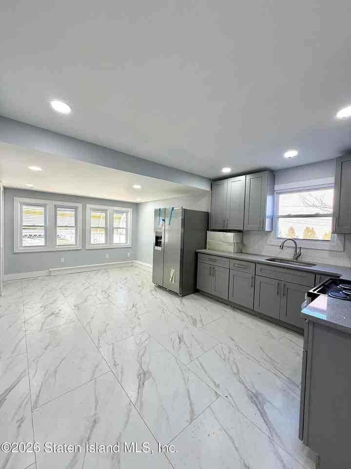 114 Sprague Ave - Photo 5 of 18