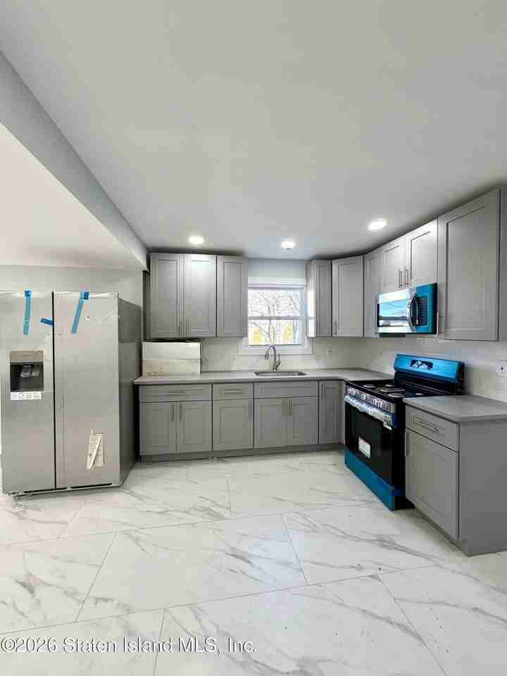 114 Sprague Ave - Photo 6 of 18