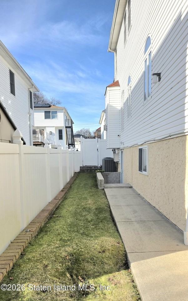 207 Sinclair Ave #B - Photo 3 of 17