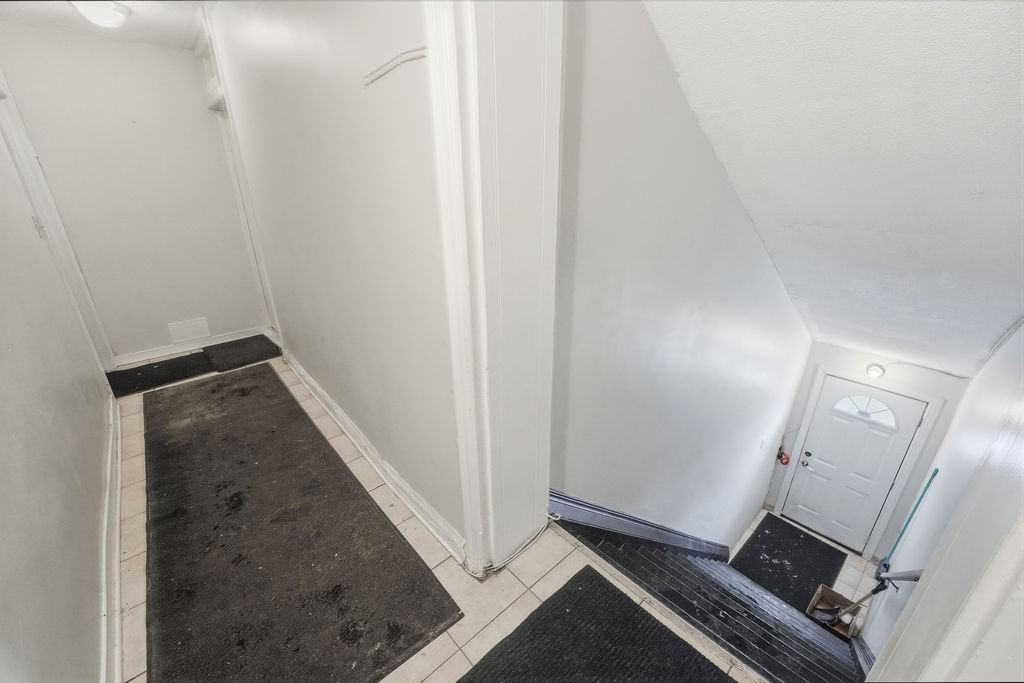 874 Clyde Avenue North #1 - Photo 4 of 18