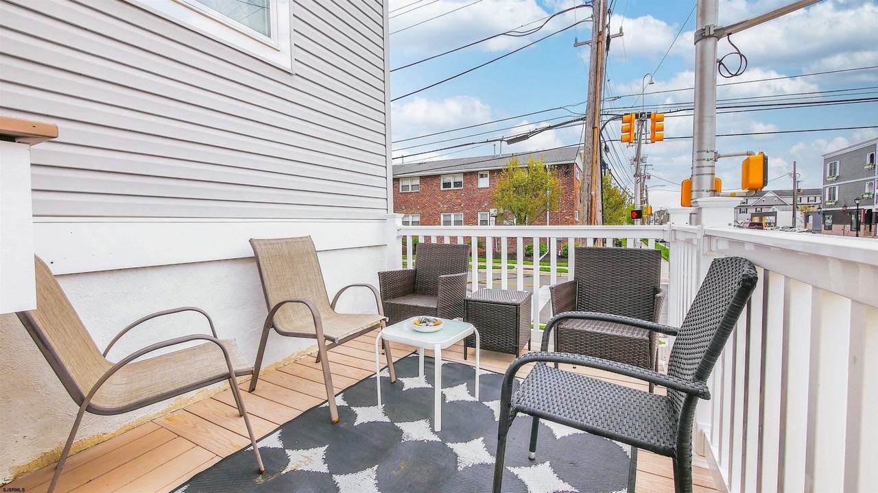 9801 Ventnor Ave - Photo 3 of 26