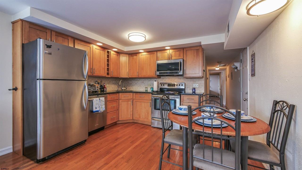 9801 Ventnor Ave - Photo 6 of 26