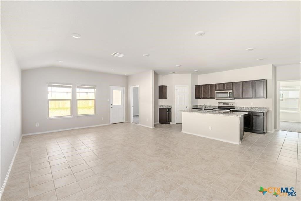 1605 Mesa Verde Dr - Photo 7 of 14