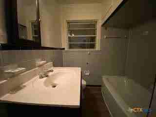 1512 E Barton Ave - Photo 5 of 10