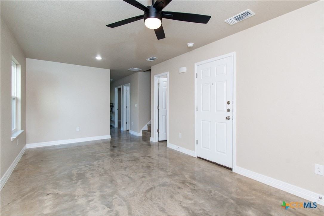 806 White Meadow Ln Apt B #B - Photo 3 of 18