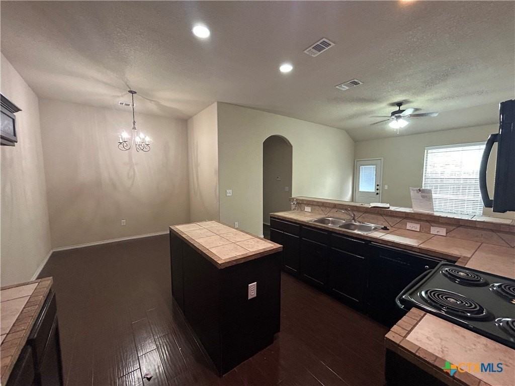 716 Creekside Cir - Photo 7 of 24