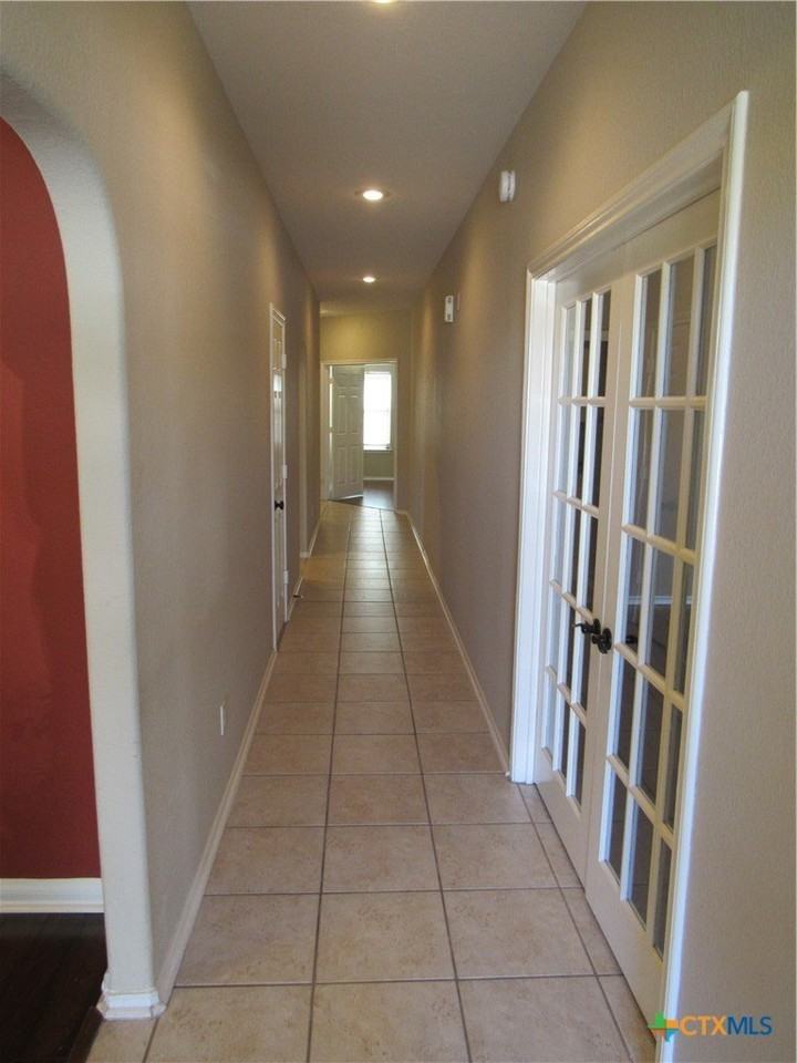 5812 Montrose Dr - Photo 4 of 31