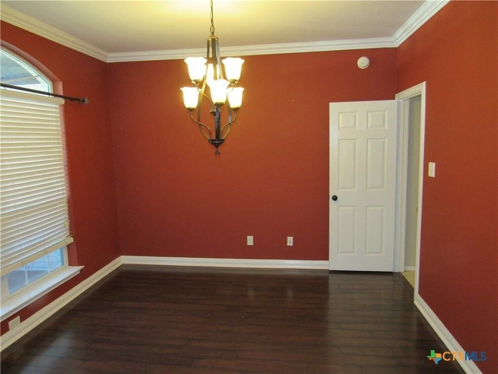 5812 Montrose Dr - Photo 5 of 31