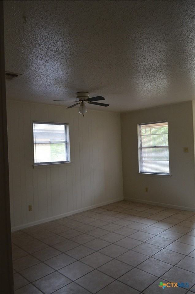 303 E Avenue A Unit B #B - Photo 7 of 9