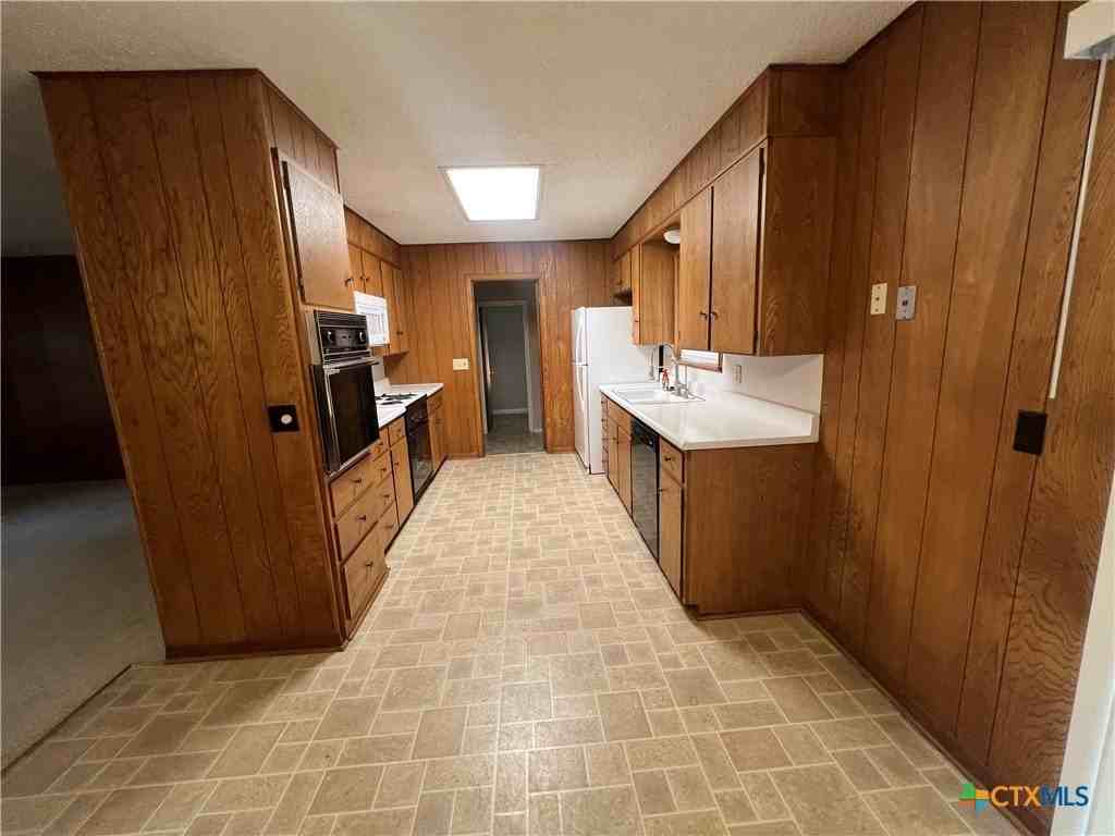 801 Timber Dr - Photo 6 of 23