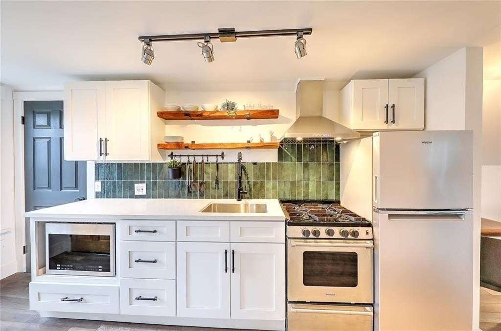 73 Washburn Ave - Photo 2 of 9