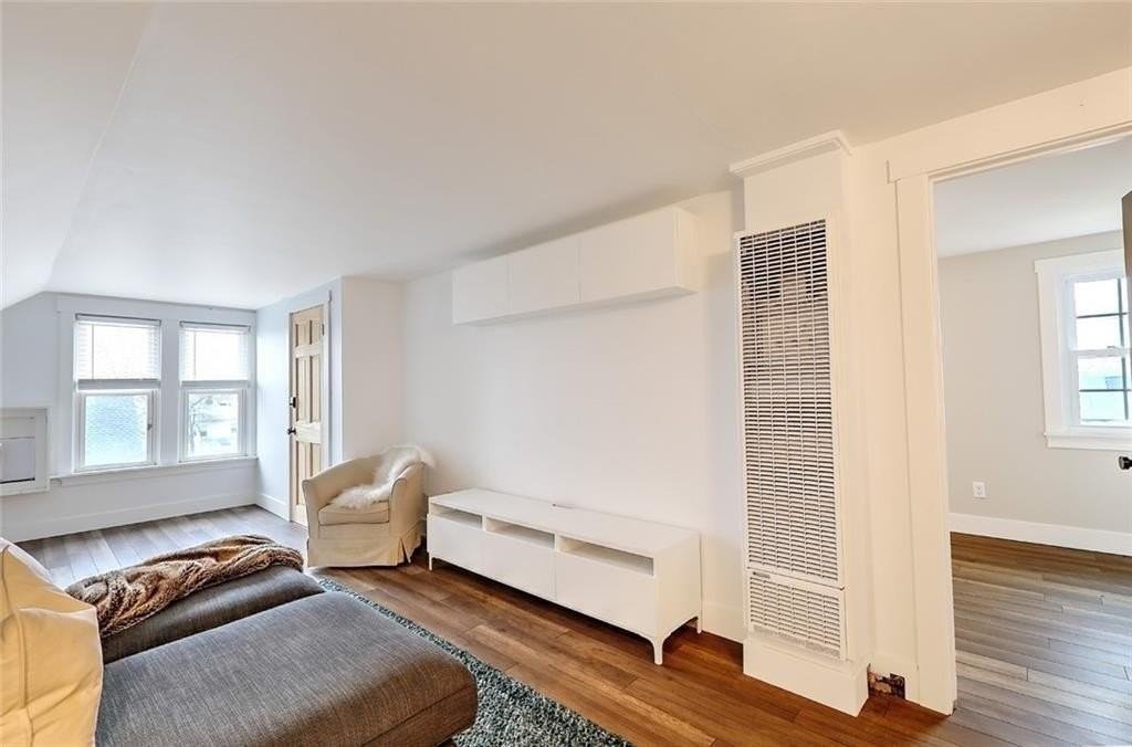 73 Washburn Ave - Photo 5 of 9