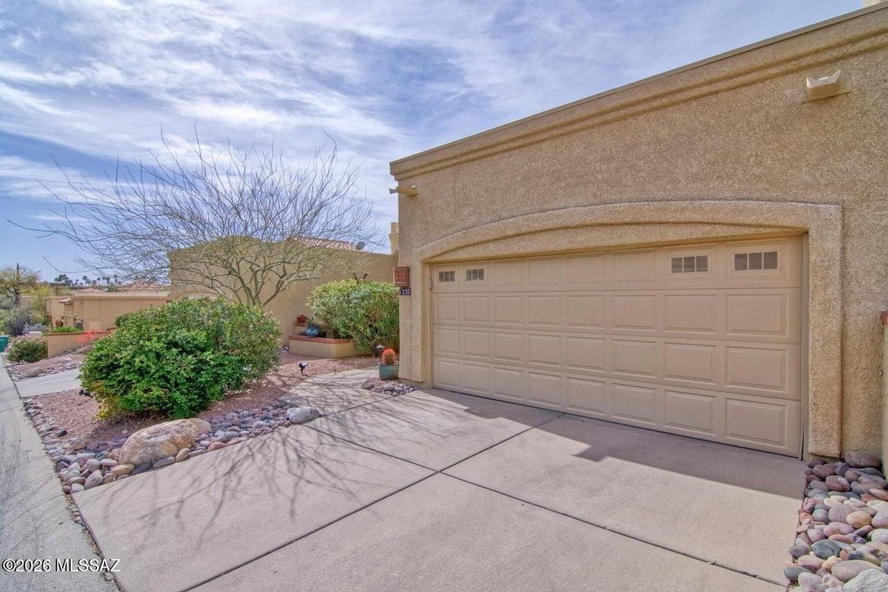 1232 E Camino Diestro - Photo 3 of 39