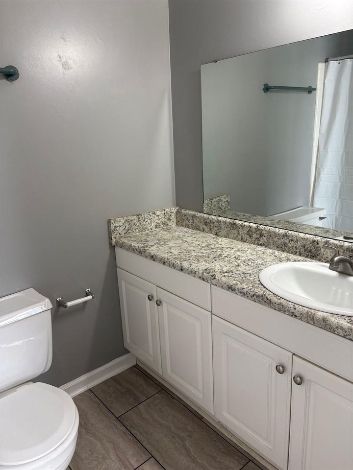 1455 Bent Willow Dr Apt B #B - Photo 7 of 8