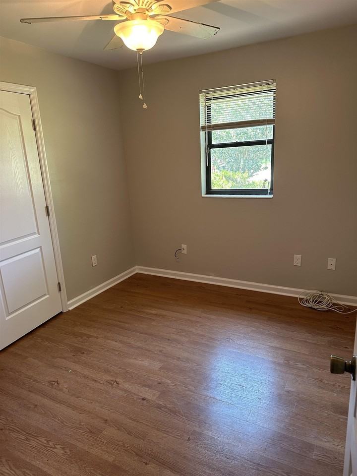 2348 Yorkshire Dr - Photo 3 of 13